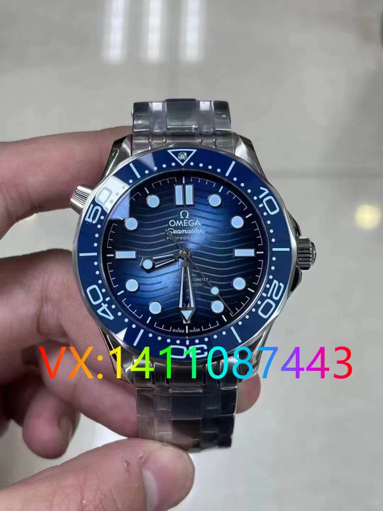 VS廠海馬300米細節(jié)全解析：冰藍面8800機芯對比