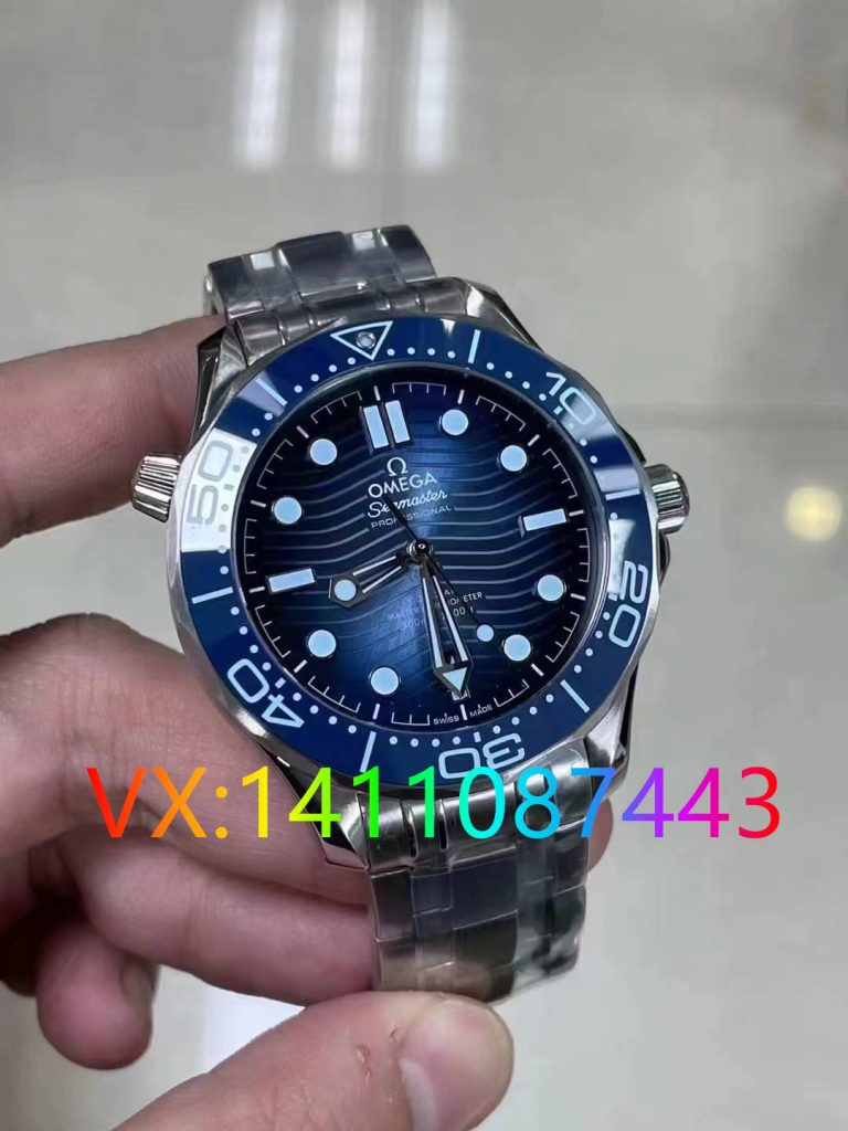 VS廠海馬300米細節(jié)全解析：冰藍面8800機芯對比
