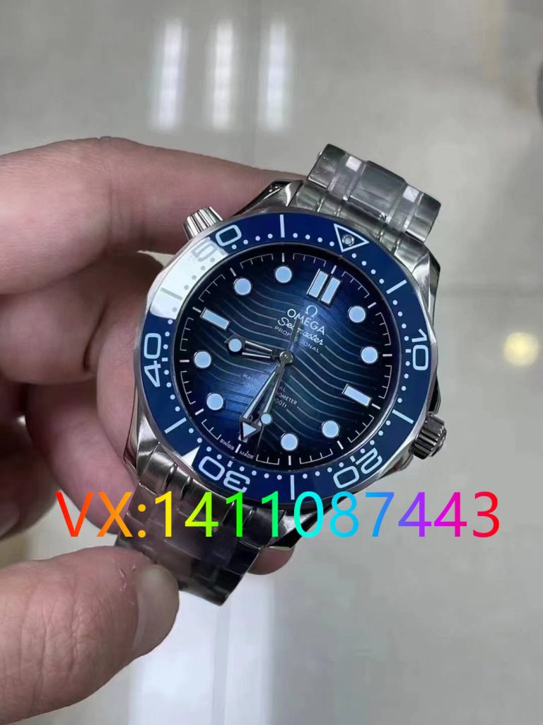 VS廠海馬300米細節(jié)全解析：冰藍面8800機芯對比