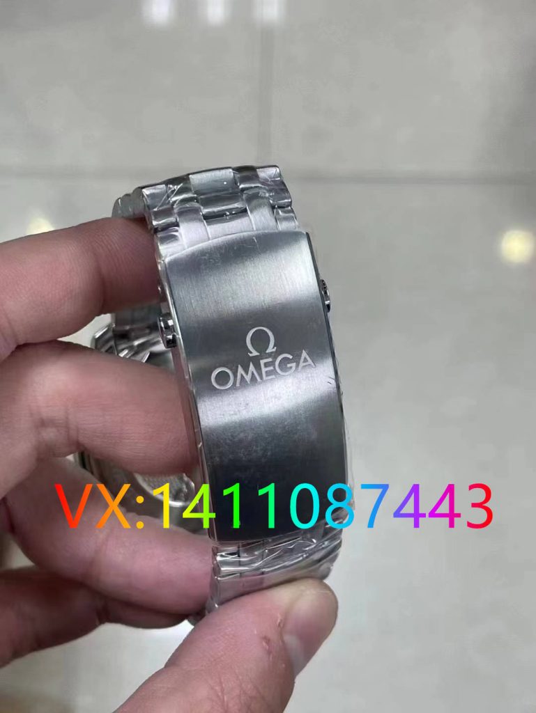 VS廠海馬300米細節(jié)全解析：冰藍面8800機芯對比