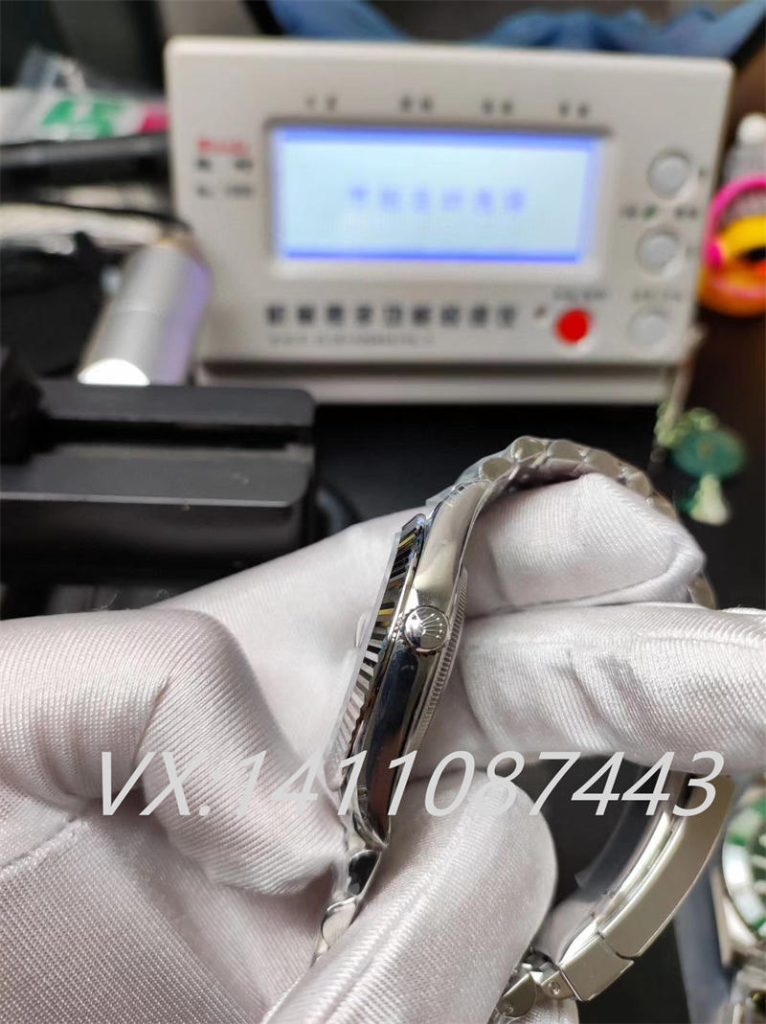 揭秘鑒別勞力士日志:丹東3235機芯真假一文解析