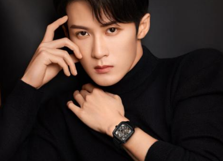 檀健次與 Rado 瑞士雷達(dá)表 True Square 真我系列 “黑方” 腕表：共鑒紳士品格