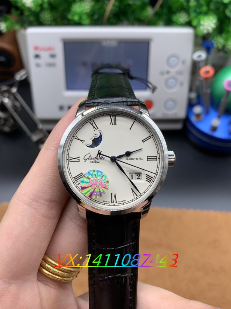 GL工廠匠心獨(dú)運(yùn):格拉蘇蒂參議員大日歷真月相表的技術(shù)革新探秘