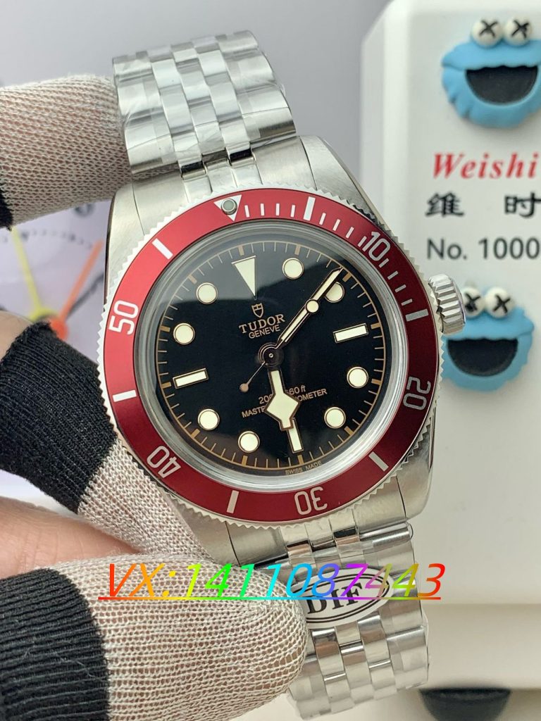 DIF帝舵碧灣三代小紅盾41mm五珠鏈腕表評測:經典復古的現代演繹?