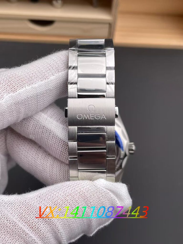 VS廠歐米茄世界時(shí)藍(lán)海馬150m評(píng)測(cè):復(fù)刻表中的技術(shù)突圍者?